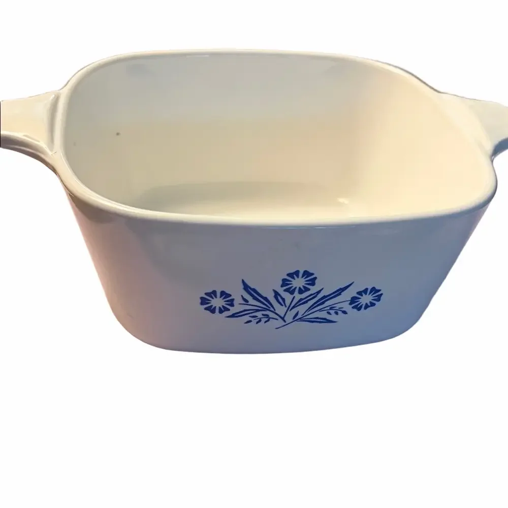 Vintage: blue corn flower Corning ware casserole 2 2/3 cup.